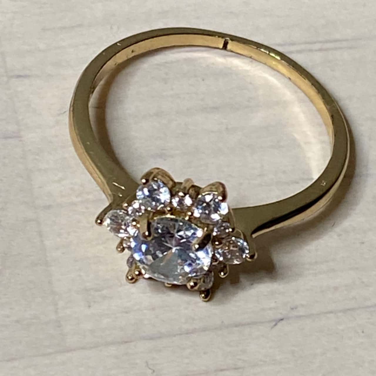 Silver Round Clear Stone W/ Star Points 925(s)