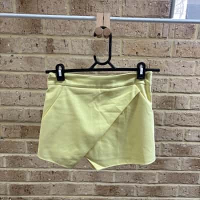 Forever New Womens yellow shorts Size 6 