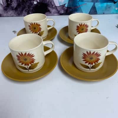 Vintage 1970s Cup/Saucer Set of 4