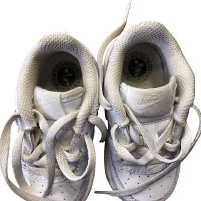 Nike Kids  Size 4.5 Shoes  White 