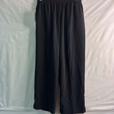 Black Pepper Womens  Size 8 3/4 length Pants Black  