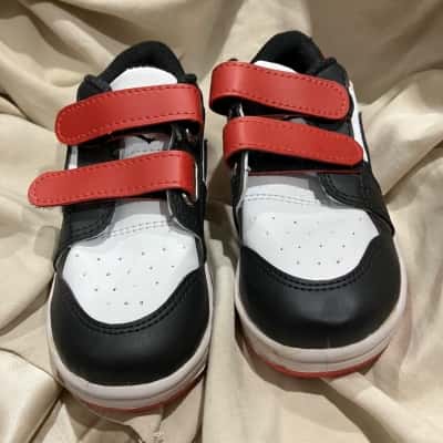 Nike Air Jordan Kids  Size 9 Shoes Black  / Red 