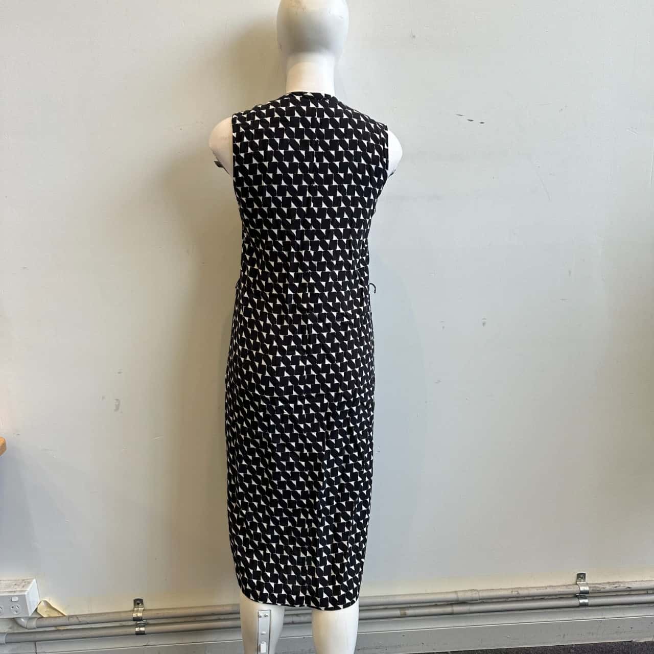 Trenery Women's Size 6 Sleeveless Midi Dress Black & White Pattern
