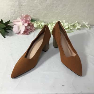Cuccoo Womens Size 36 Tan Brown Mid Heel Shoes (new)