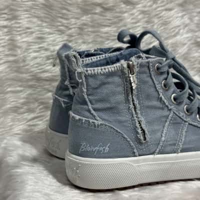  Womens  Size 7 Blue / White sneakers 