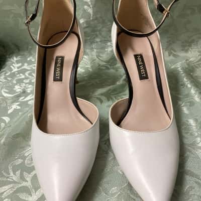 Nine West Womens  Size 7.5 Heels White 