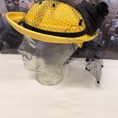 Mr Individual of Melbourne.  Vintage Pillbox or Cocktail Hat. 