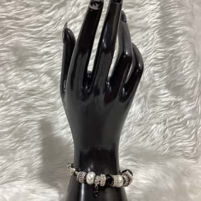  Womens Beaded Bracelet Black  / Other / Silver / White 