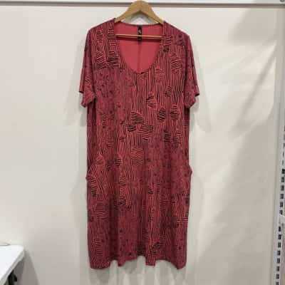 Taking Shape Womens  Size M Short Sleeve Dress  Black  / Red 