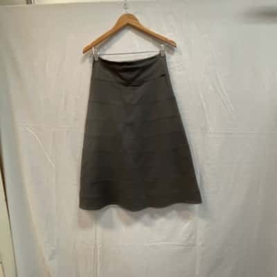 Parakeets Womens  Size 10 Grey skirt