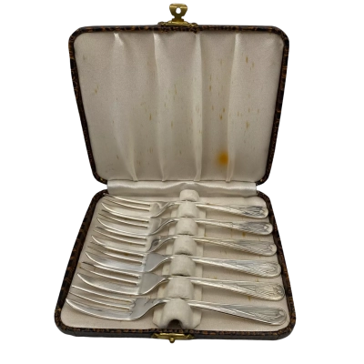 Vintage Grosvenor EPNS A1 6 Cake Forks in Snap Shut Case      (Brica)
