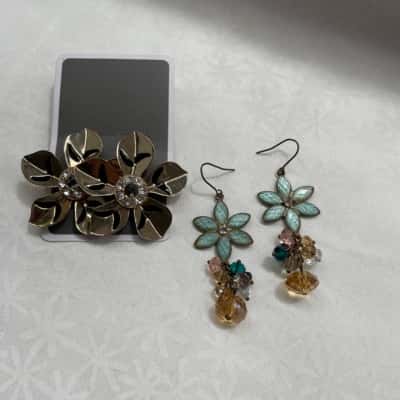  Women’s Gorgeous Costume Flower Earrings 2 Pair Pack