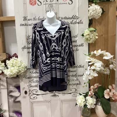 JOSEPH RIBKOFF BRAND!  Womens  Size 16 / 18 Navy Blue / Pattern / White! STUNNING 3/4 SLEEVE TOP WITH V NECK AND COLLAR! ROPE AND HITCH DESIGN ALL OVER! 