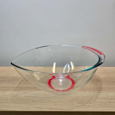 Pyrex 2250 Tear Drop Mixing Bowl - Ft. Pour Spout & Grip Base 