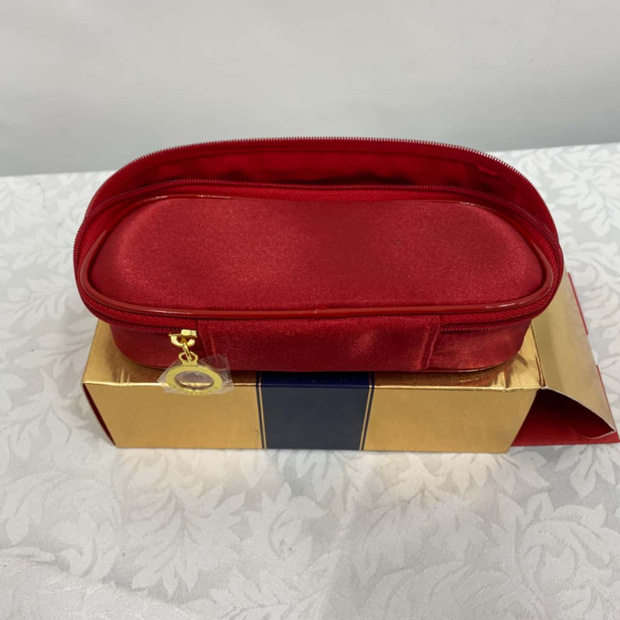 Estée Lauder cosmetic bag