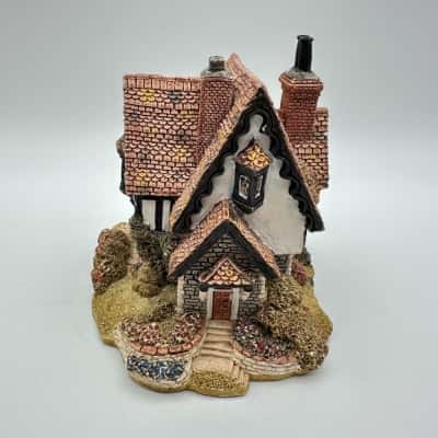 Tanglewood Lodge By Lilliput Lane Miniature Cottage