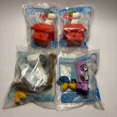 Vtg. 2004 Collectable McDonald's Peanuts "Connect-a-Snoopy" Happy Meal toys