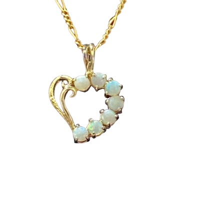  375 MARKED GOLD CHAIN WITH HEART SHAPED PENDANT WITH WHITE IRIDESCENT STONES 