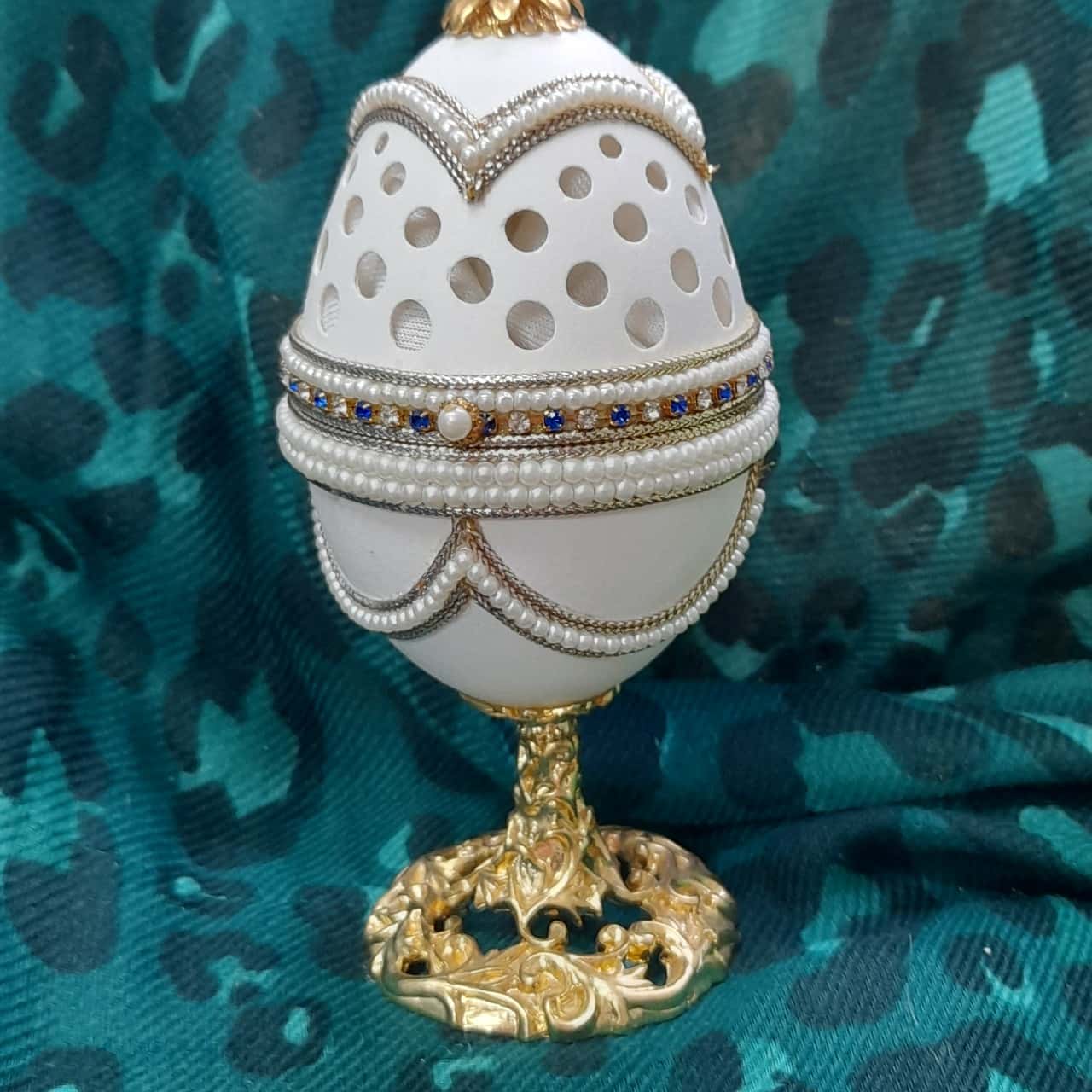 Egg shaped jewellery box(s)