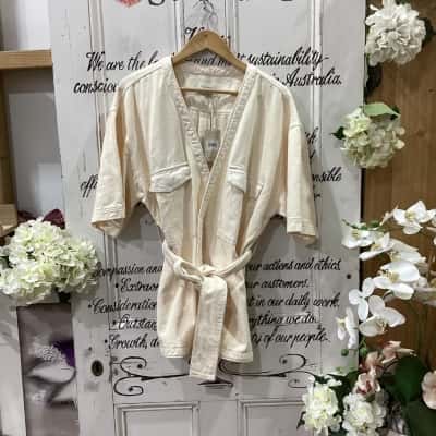 NUDE LUCY BRAND!  Womens  Size XL Open Jacket Cream! STUNNING TIE FRONT SHORT SLEEVE JACKET! BNWT! GREAT FOR ELEVATING ANY OUTFIT! OFFERING 2 FUNCTIONAL POCKETS! 