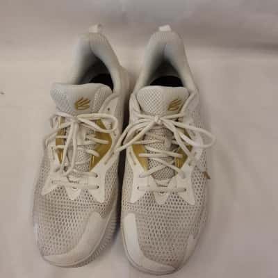 Under armour mens size 12 sneakers white and gold 