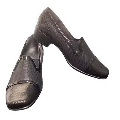 Bare traps BNIB  Size 41 Black  