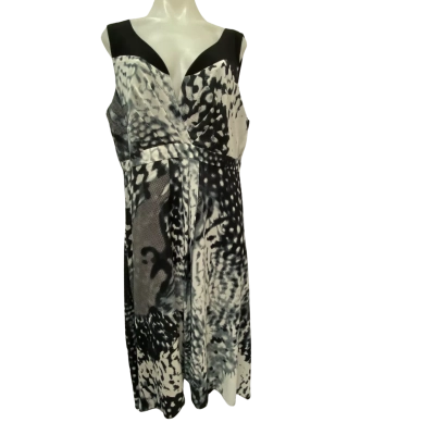 Liz Jordan Womens  Size 18 Maxi Dress / Sleeveless Dress  Black  / White 