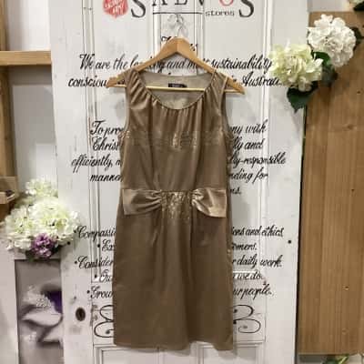 Wanko Brand! MADE IN JAPAN! SLEEVELESS MIDI DRESS WITH SEQUENCE DETAILING! Womens  Size 10 / 38 Formal Dress / Midi Dress / Sleeveless Dress  Gold 
