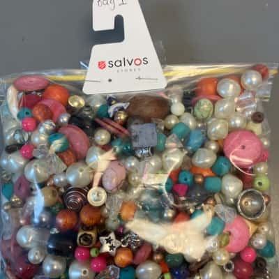 Bead bags asstd colours and beads