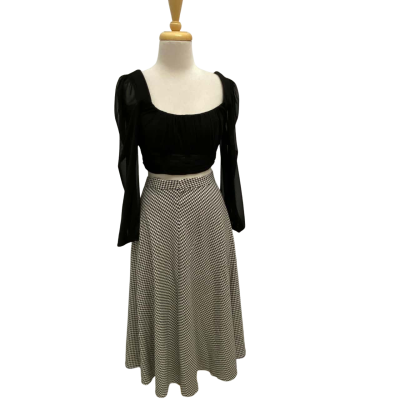 Zara Black & White Houndstooth Skirt.  Size M.  New with tags