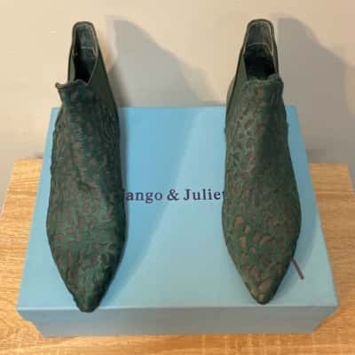 BNIB Django & Juliette  Womens  Size 40 Boots Black  / Olive 