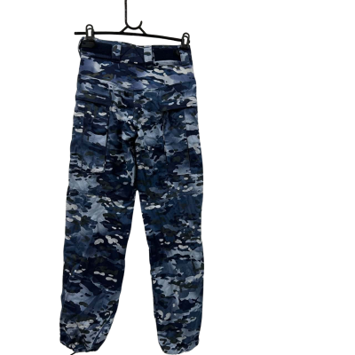 HARD YAKKA CARGO CAMO PANTS. SIZE 28s