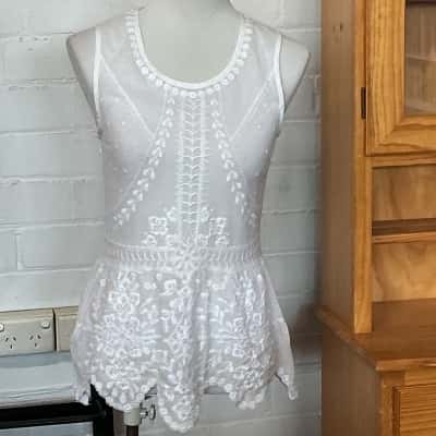 Briny Marsh Everyday Womens  Size 8 Sleeveless Top White 