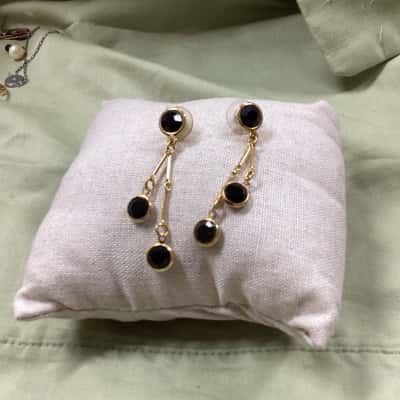  Womens Earrings Black  / Gold pierced 