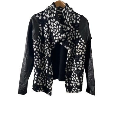 Sass Womens  Size 10 Pullover Black  / White 