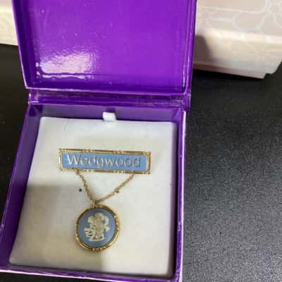 Vintage Wedgwood Bleu jasperware pendant and brooch set