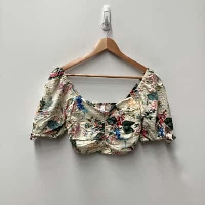 Tigerlily Womens  Size 10 Floral skirt and top set 