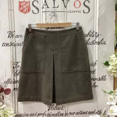 Witchery Brand! NWOT 60% WOOL MINI SKIRT! BEAUTIFUL TAILORED MINI SKIRT WITH LARGE SIDE POCKETS! Womens  Size 10 Mini Skirt Khaki / Olive 