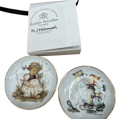 Reutter Porzellan M.J. Hummel miniature collector plates Set of 2 