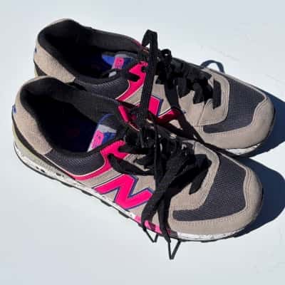 New Balance Womens  Size 9 Sneakers Blue / Grey / Pink  