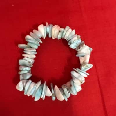  Women's Larimar Chip Stretch Bracelet featuring Light Blue & White Irregular Stones