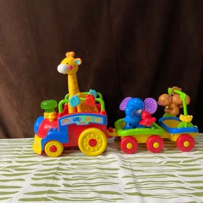 Fischer Price 2006 Amazing Animals Sing & Go Choo-Choo