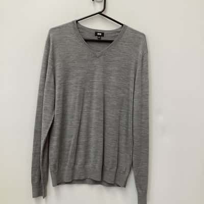 Uniqlo PURE NEW WOOL Mens Size M V-Neck Jumper Grey 