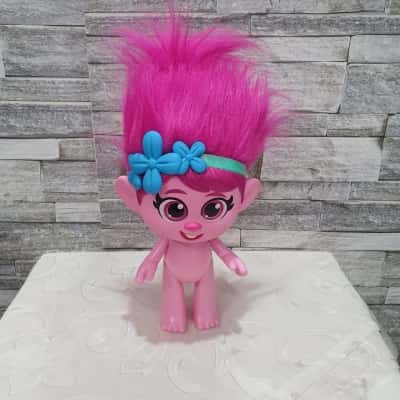 Hasbro DreamWorks trools worl tour poppy posable doll