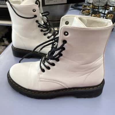 London Rebel White Boots  Size 6 