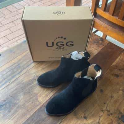 UGG  J&J Australia Womens  Size 38 ‘Rosey’ black boots 