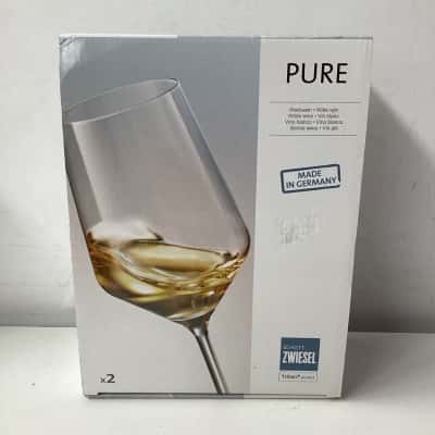 New- Schott ZWIESEL wine glasses 2 in box