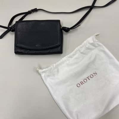 Oroton - Womens Leather Crossbody Bag - Black  