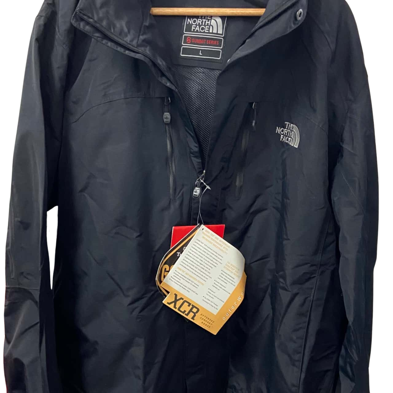 BNWTs The North Face gore tex jacket Size L Black