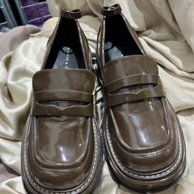 Charles & Keith Womens  Size 37 Platforms Brown 